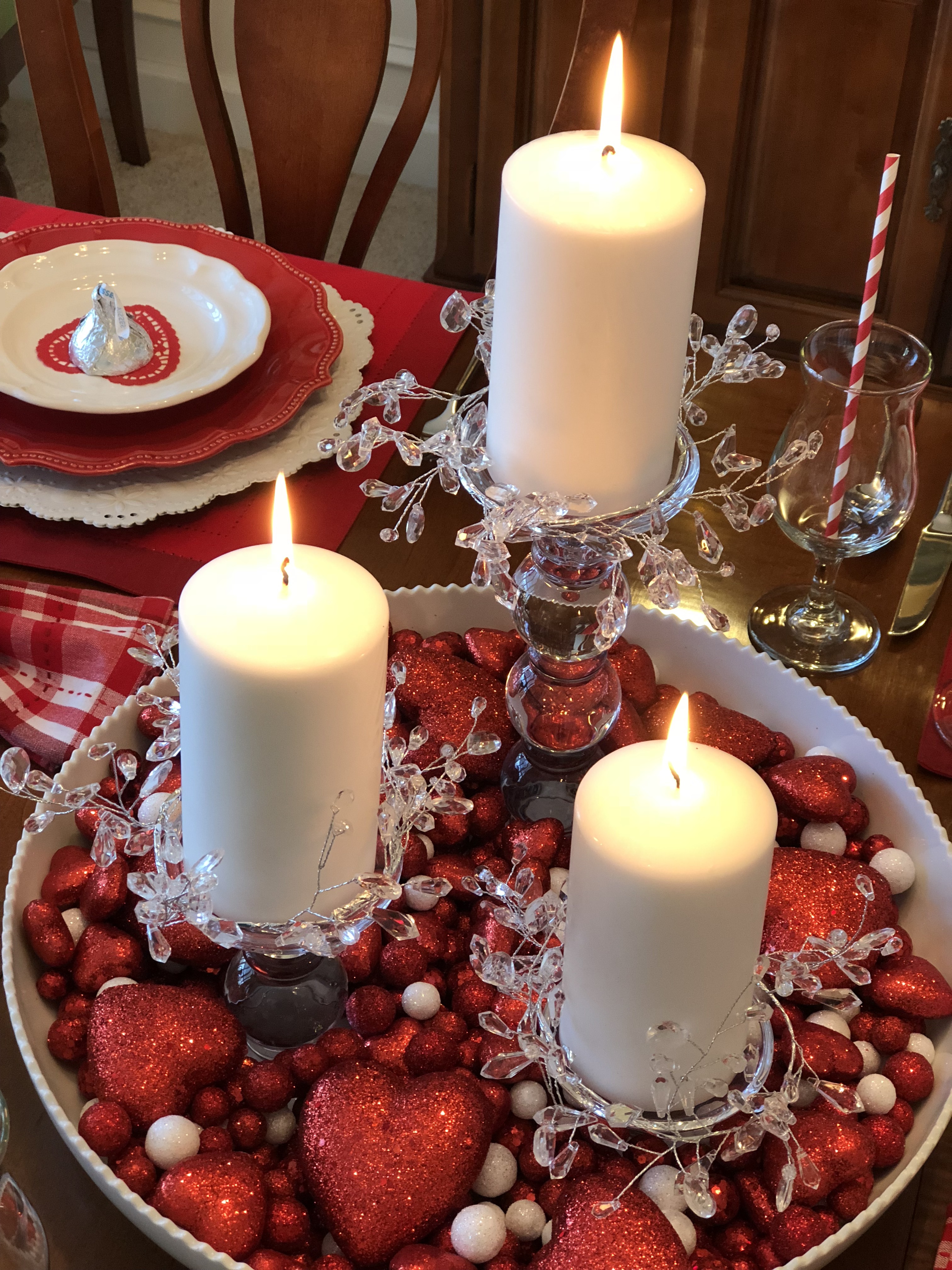 Valentine’s Day – Red and White Valentine’s Day Tablescape