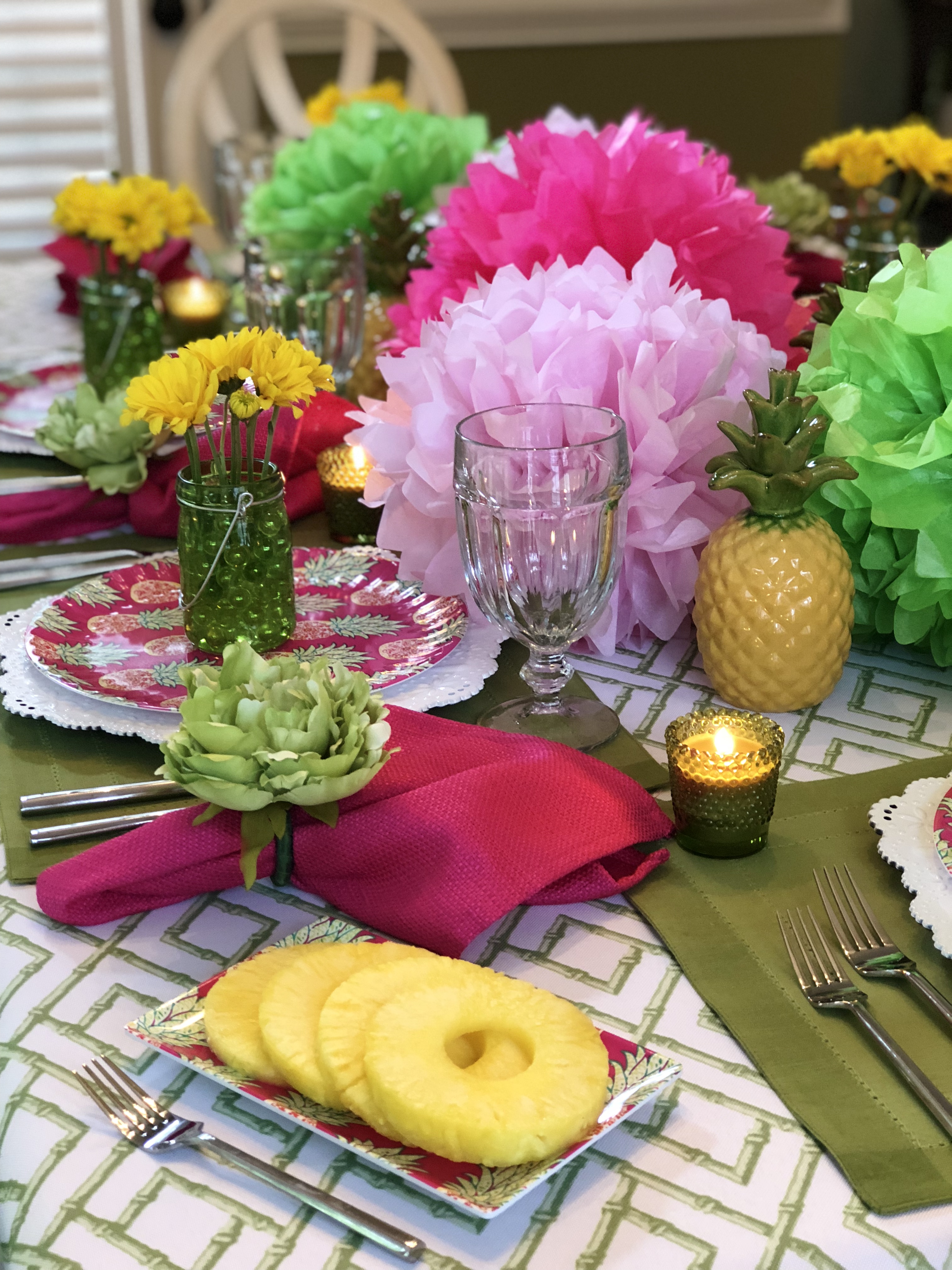 Luau Tablescape – Perfect for a Summer Day!